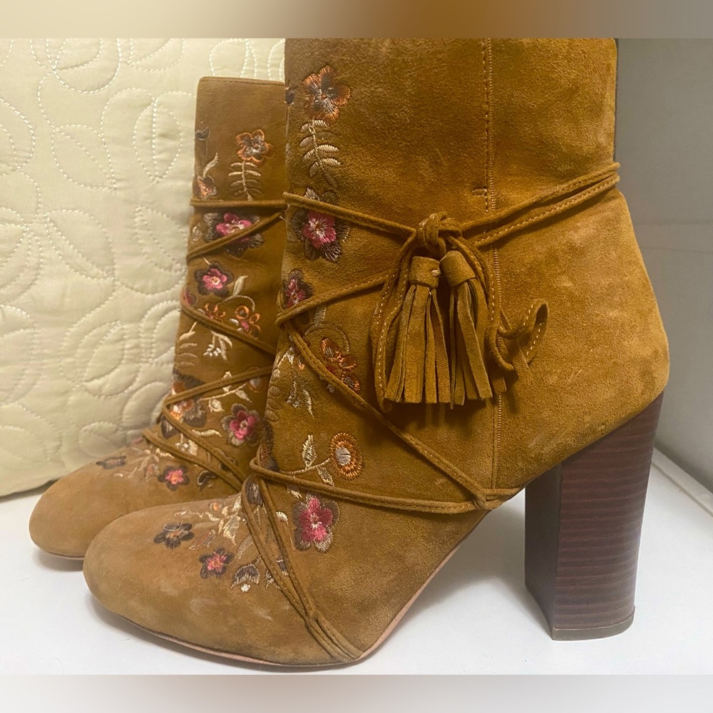 Sam Edelman - Suede Floral Embroidered Fringe Boots in size 8.5